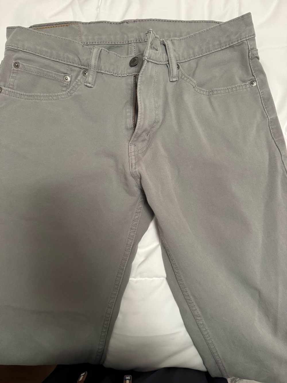 Levi's Men's Light Gray Chinos - Slim Casual Style